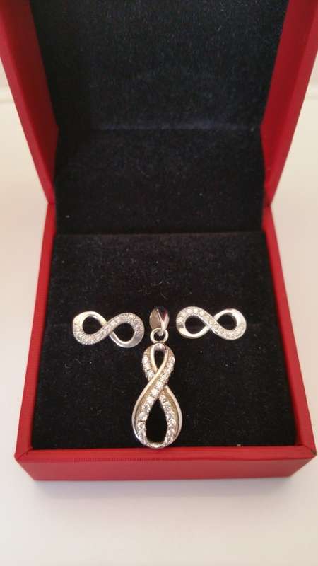 ***AKM - NWJ - 925 Silver CZ Earring and Pendant Set - Pre-owned